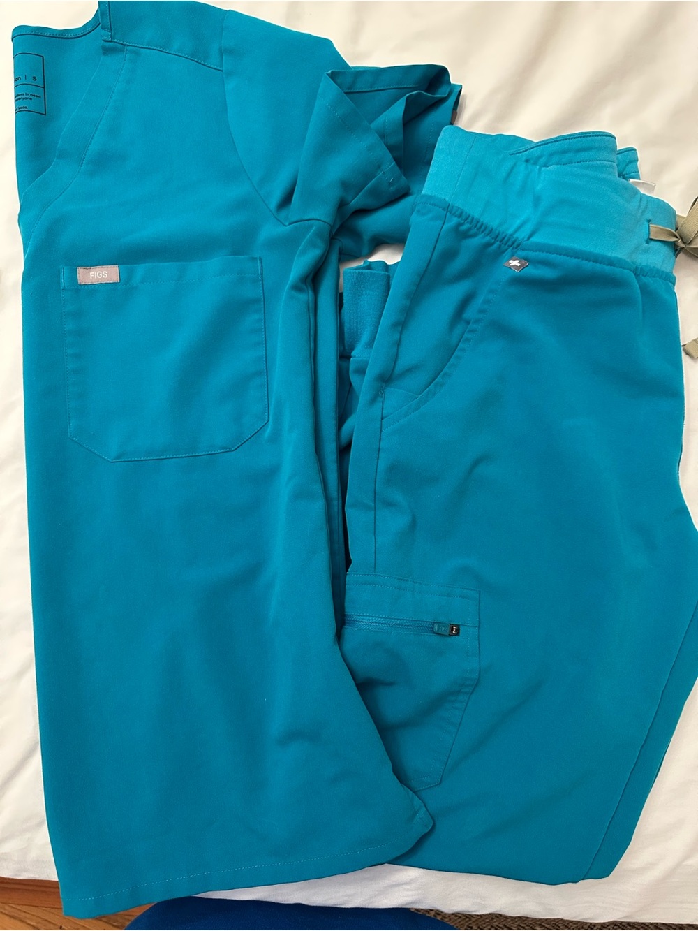 Figs Women's Teal Joggers and Top Set